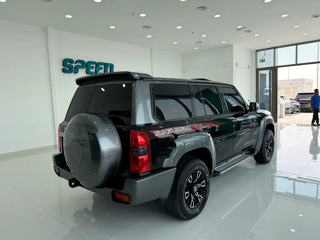 Nissan Patrol 4.8 Tiptronic (245 حصان) - 4