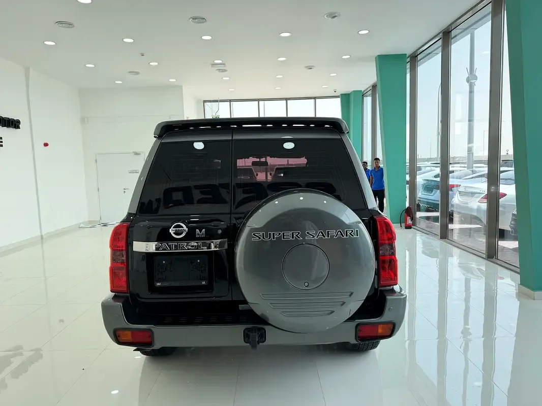 Nissan Patrol 4.8 Tiptronic (245 حصان) - 6