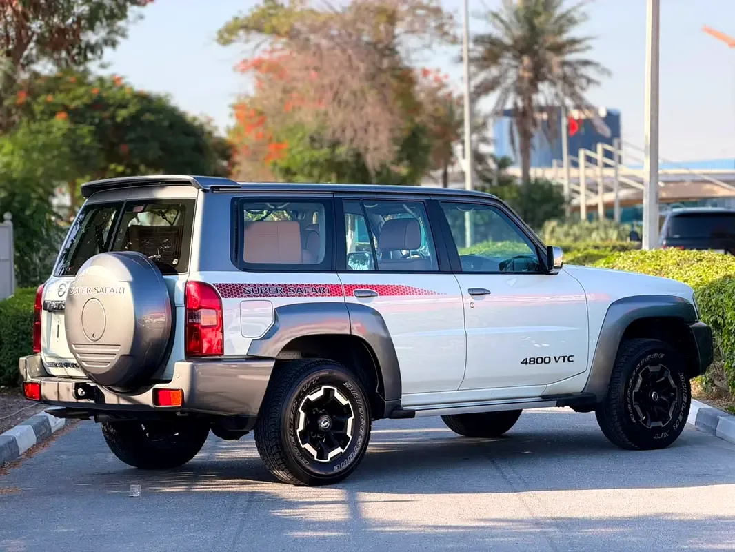 Nissan Patrol 4.8 Tiptronic (245 hp) - 16