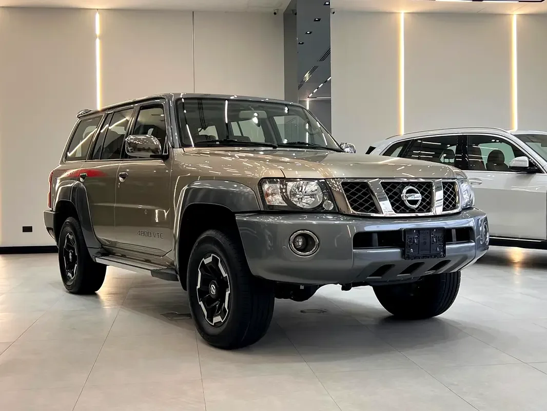 Nissan Patrol 4.8 Tiptronic (245 hp)