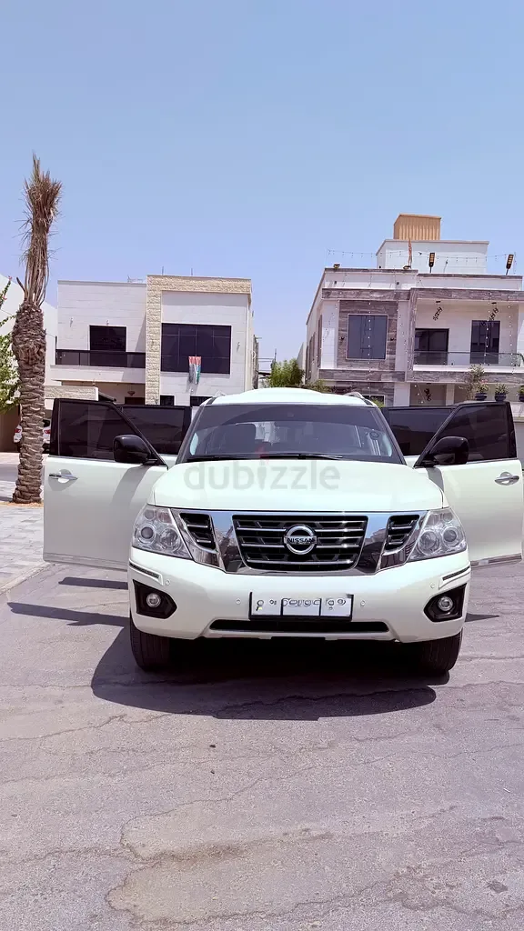 Nissan Patrol 5.6 AT (317 hp)