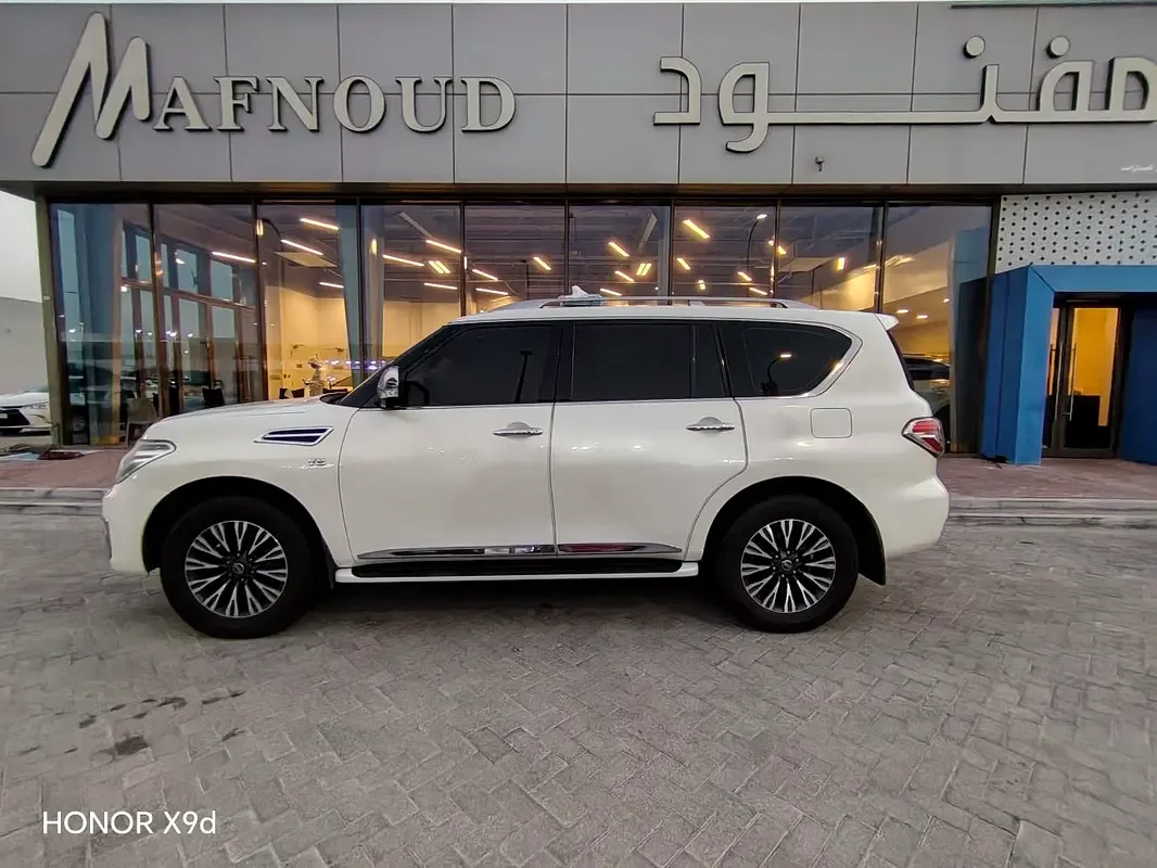 Nissan Patrol 5.6 AT (317 hp)