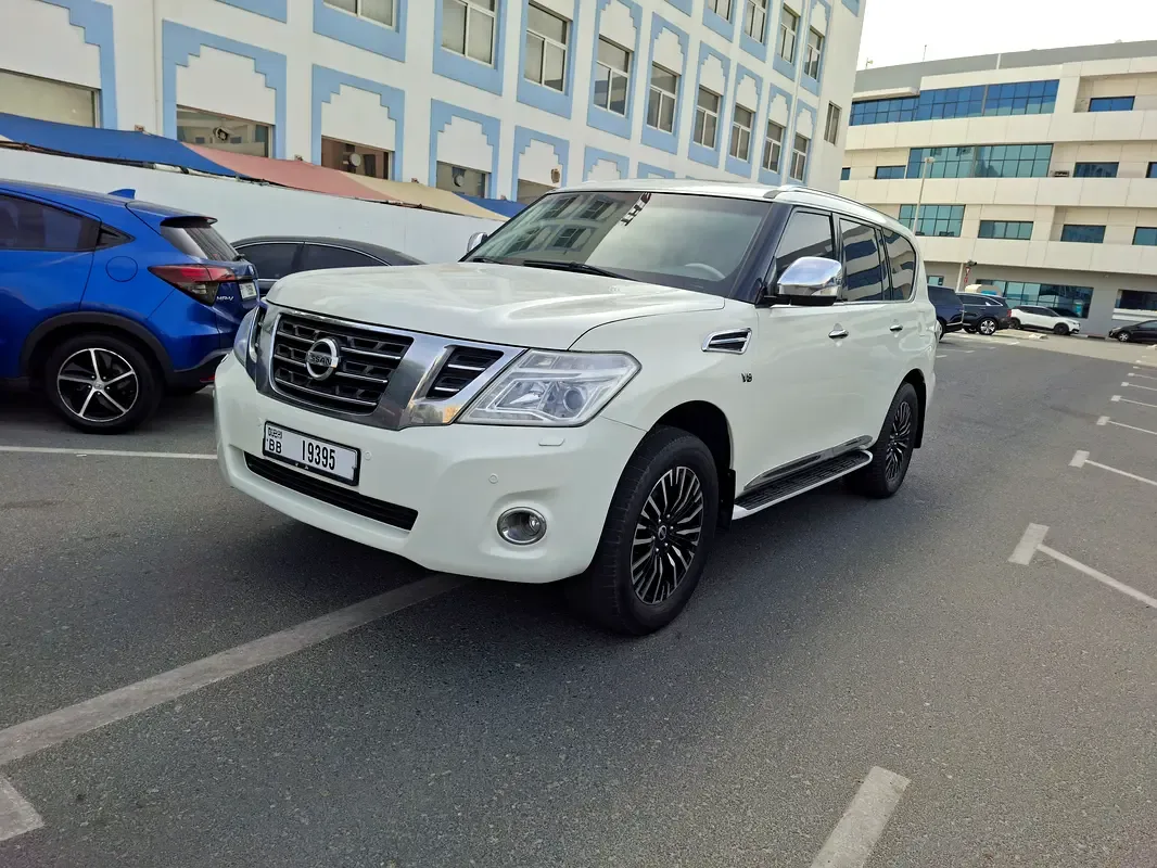 Nissan Patrol 5.6 AT (317 hp)