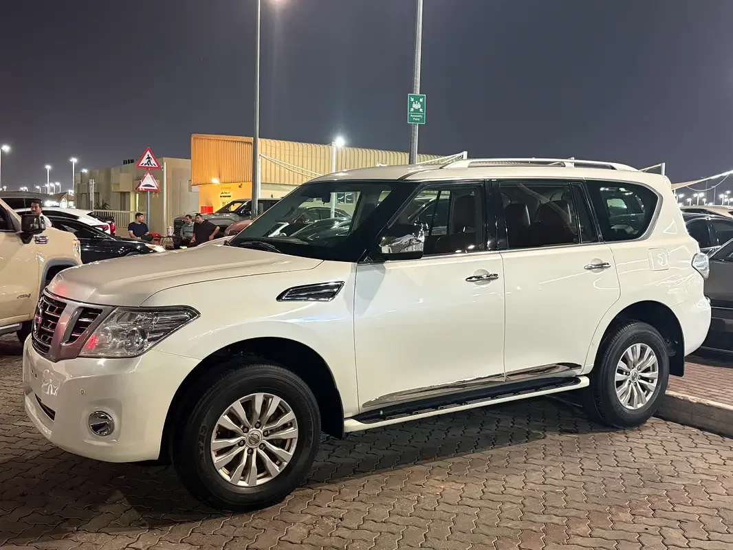 Nissan Patrol 5.6 AT (405 hp)