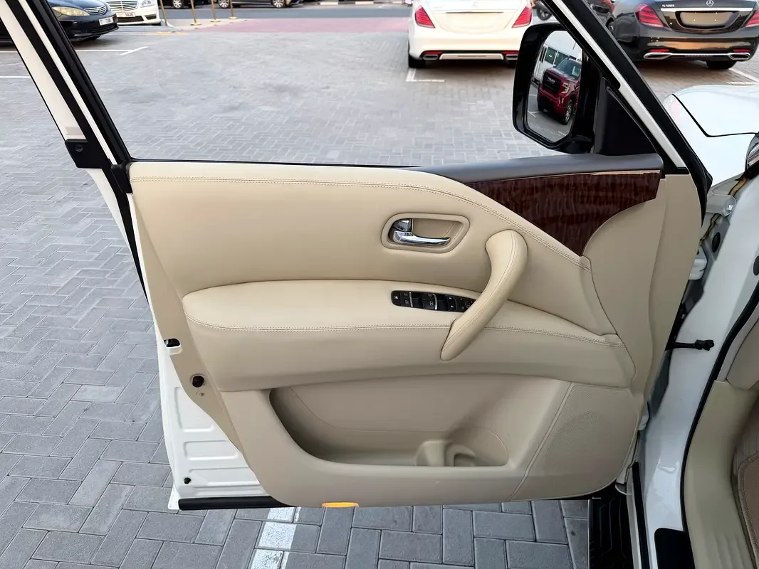 Nissan Patrol 5.6 AT (405 hp) - 5
