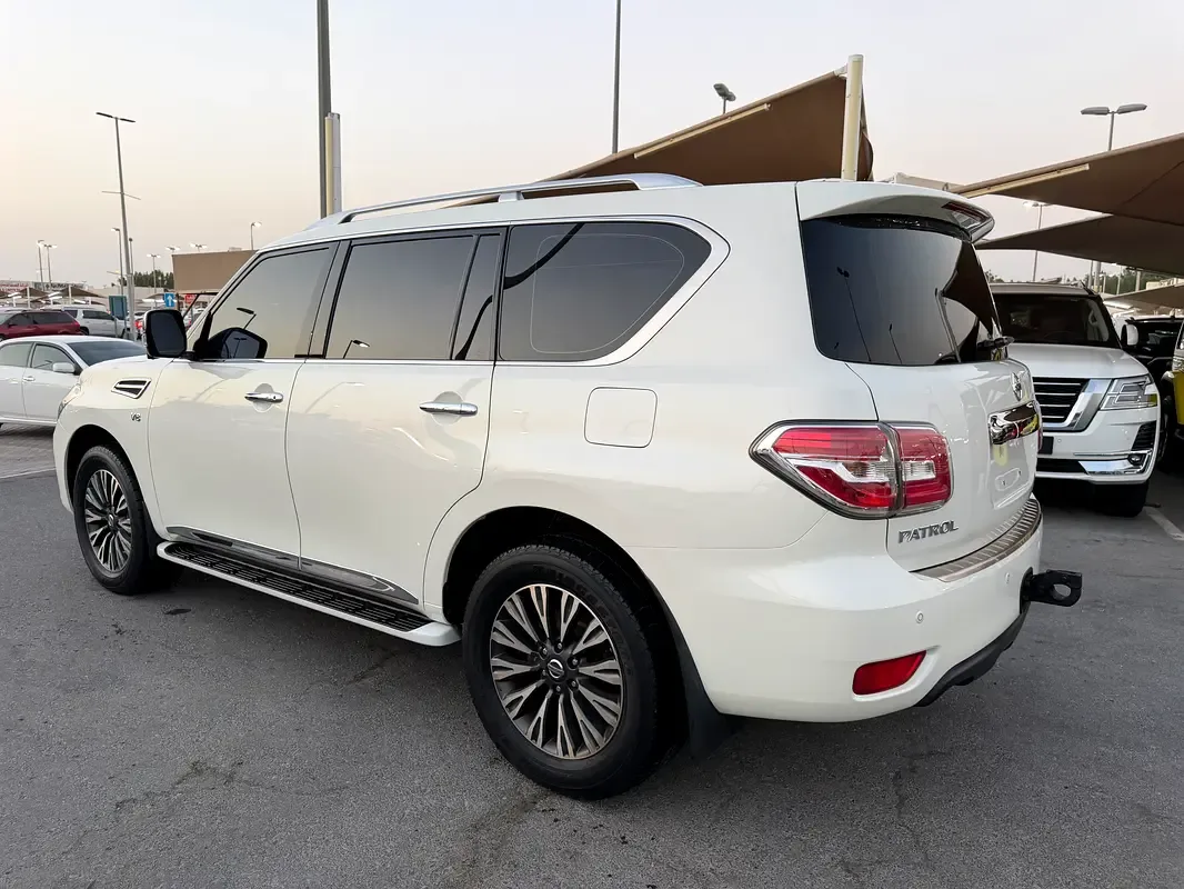 Nissan Patrol 5.6 AT (405 حصان) - 5