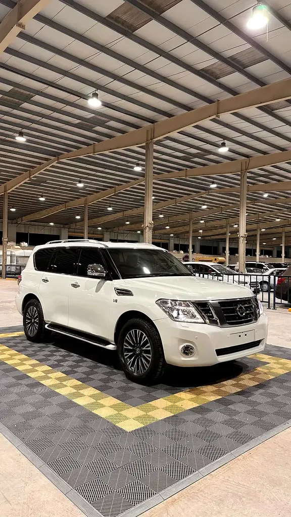 Nissan Patrol 5.6 AT (405 hp)