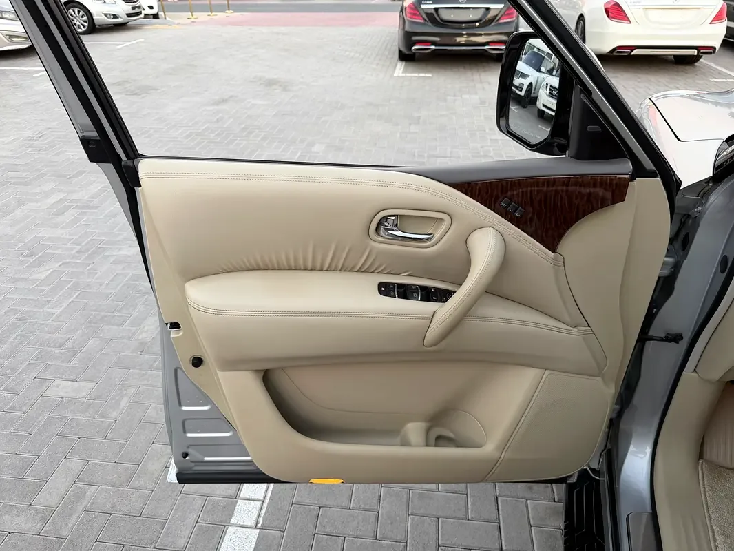 Nissan Patrol 5.6 AT (405 hp) - 5