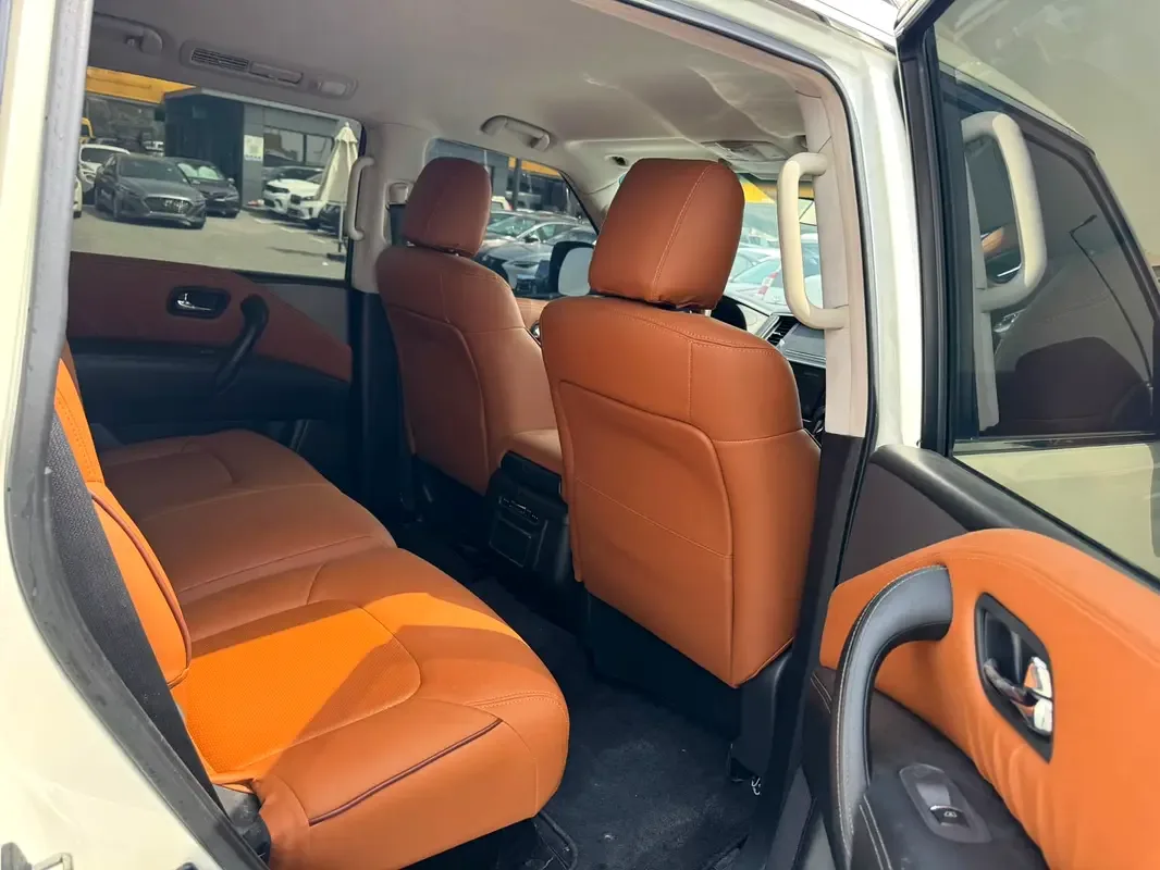 Nissan Patrol 5.6 AT (405 حصان) - 5