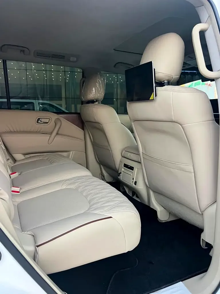 Nissan Patrol 5.6 AT (405 hp) - 11