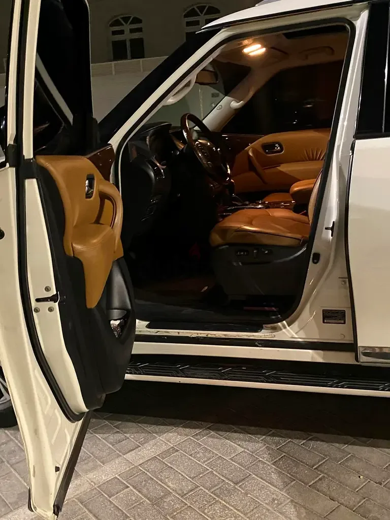 Nissan Patrol 5.6 AT (405 hp) - 11