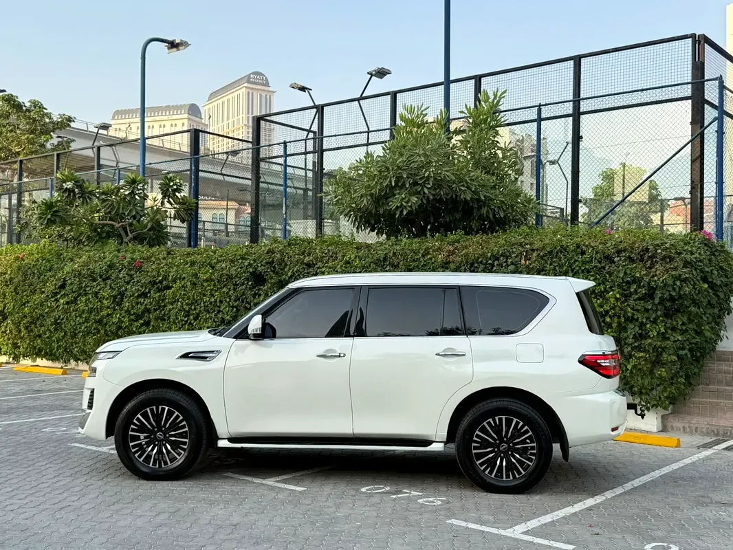 Nissan Patrol 5.6 AT (405 hp) - 5