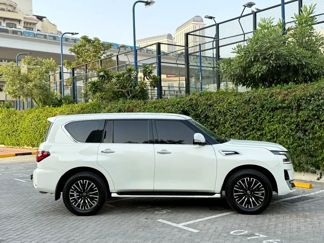 Nissan Patrol 5.6 AT (405 hp) - 4