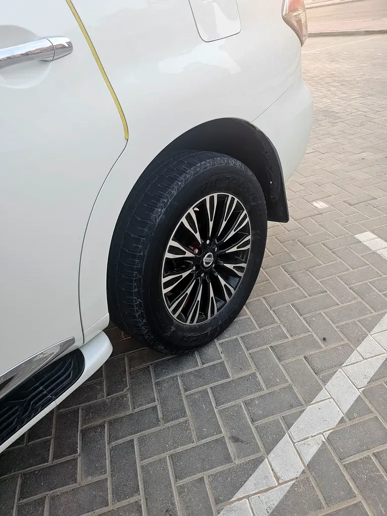 Nissan Patrol 5.6 AT (405 hp) - 13