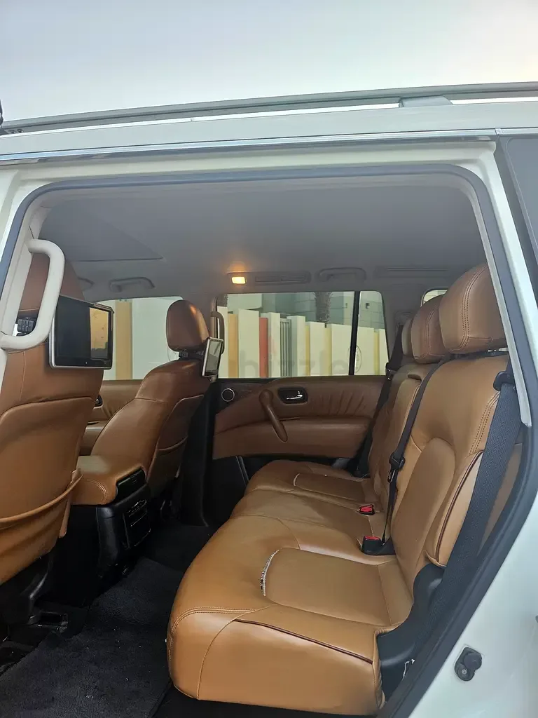 Nissan Patrol 5.6 AT (405 hp) - 16