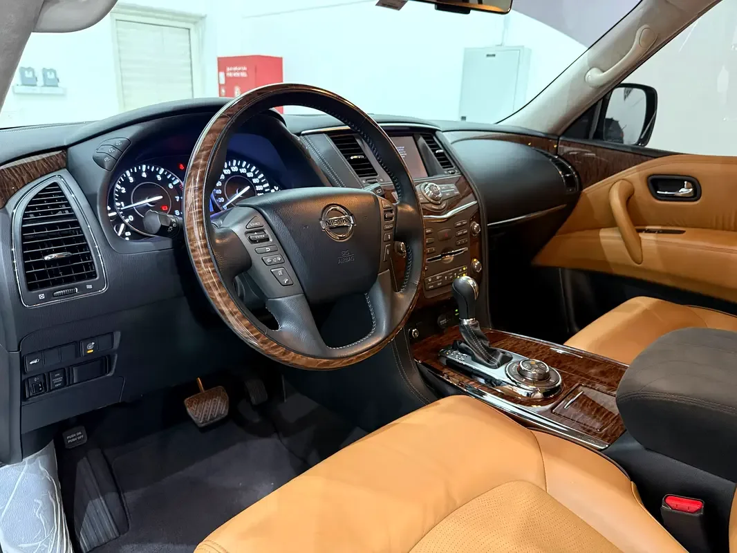 Nissan Patrol 5.6 AT (405 hp) - 11