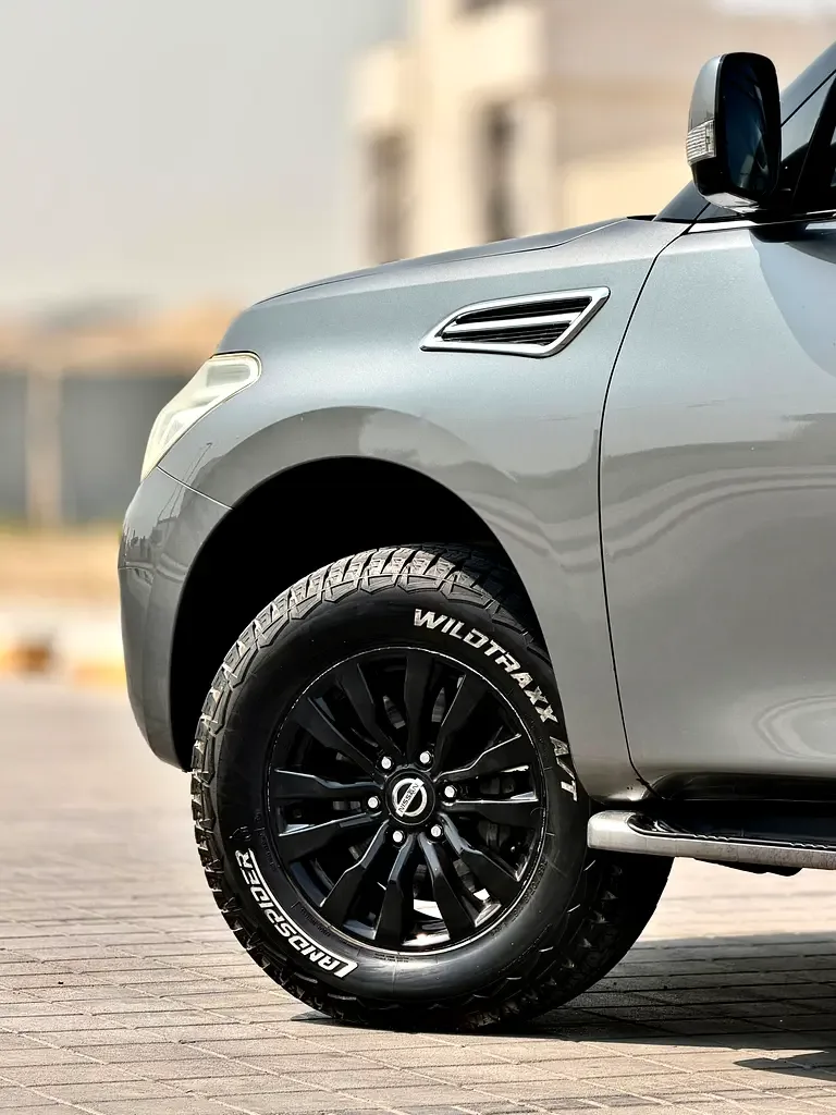 Nissan Patrol 5.6 AT (405 hp) - 5
