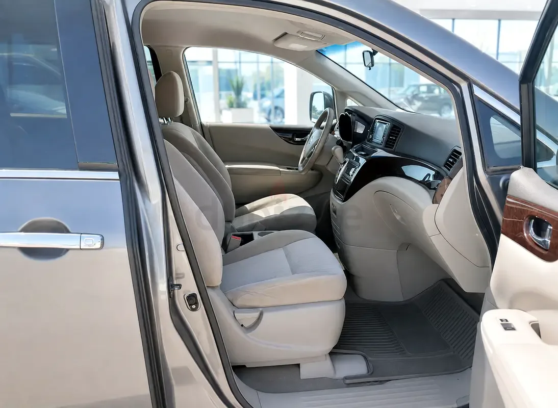 Nissan Quest 3.5 CVT (260 hp)
