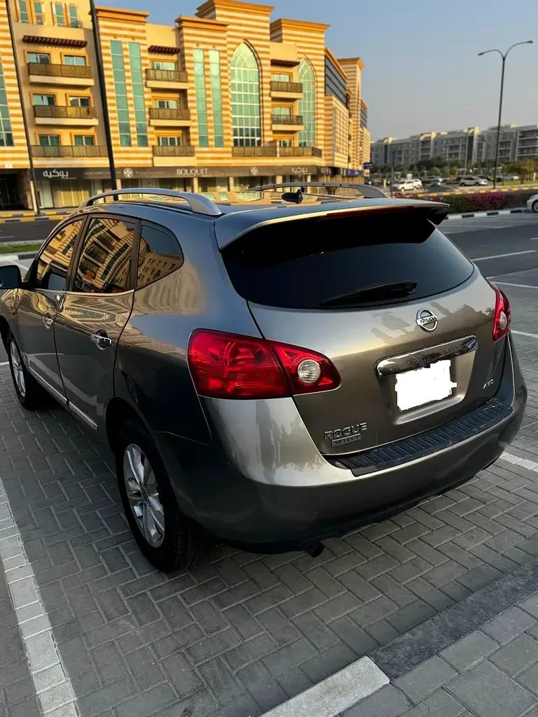 Nissan Rogue 2.5 CVT 4WD (173 حصان)