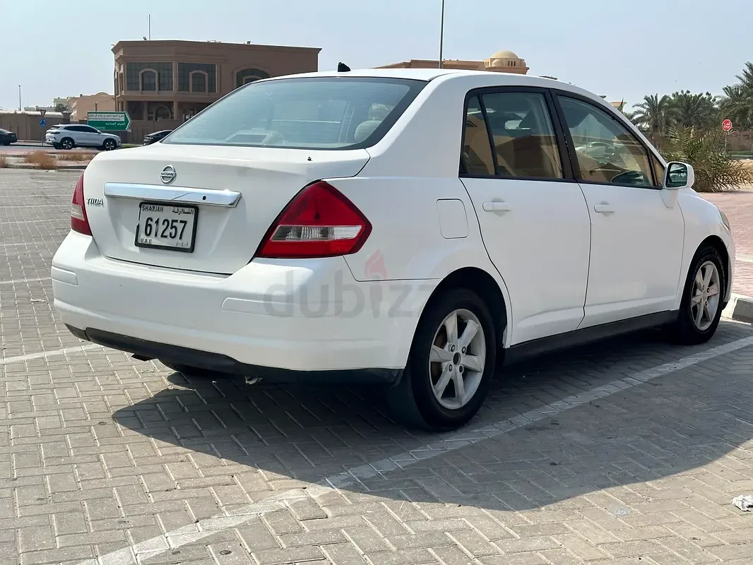 Nissan Tiida 1.6 AT (110 hp)
