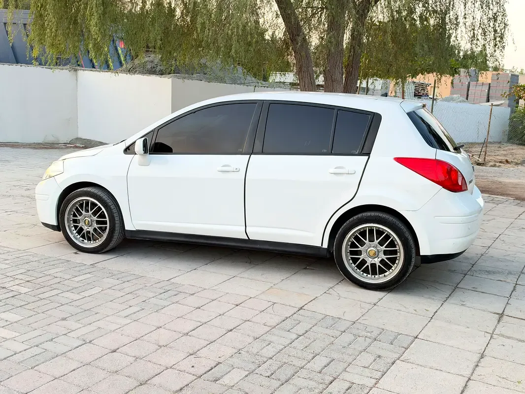 Nissan Tiida 1.6 AT (110 حصان) - 2