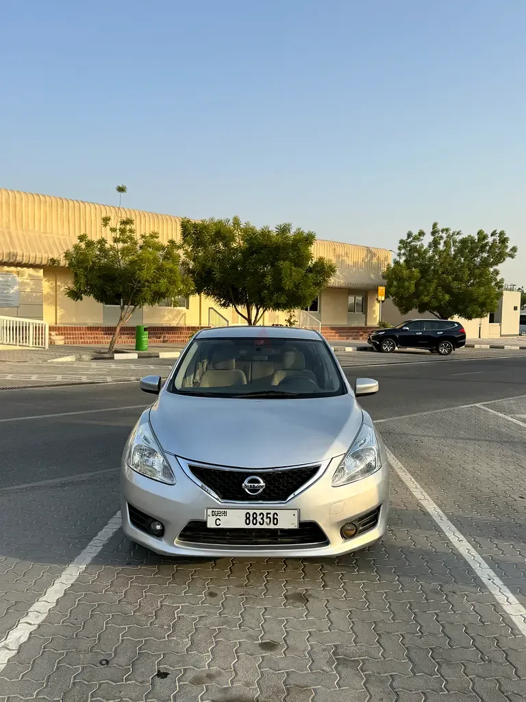 Nissan Tiida 1.6 CVT (117 hp)