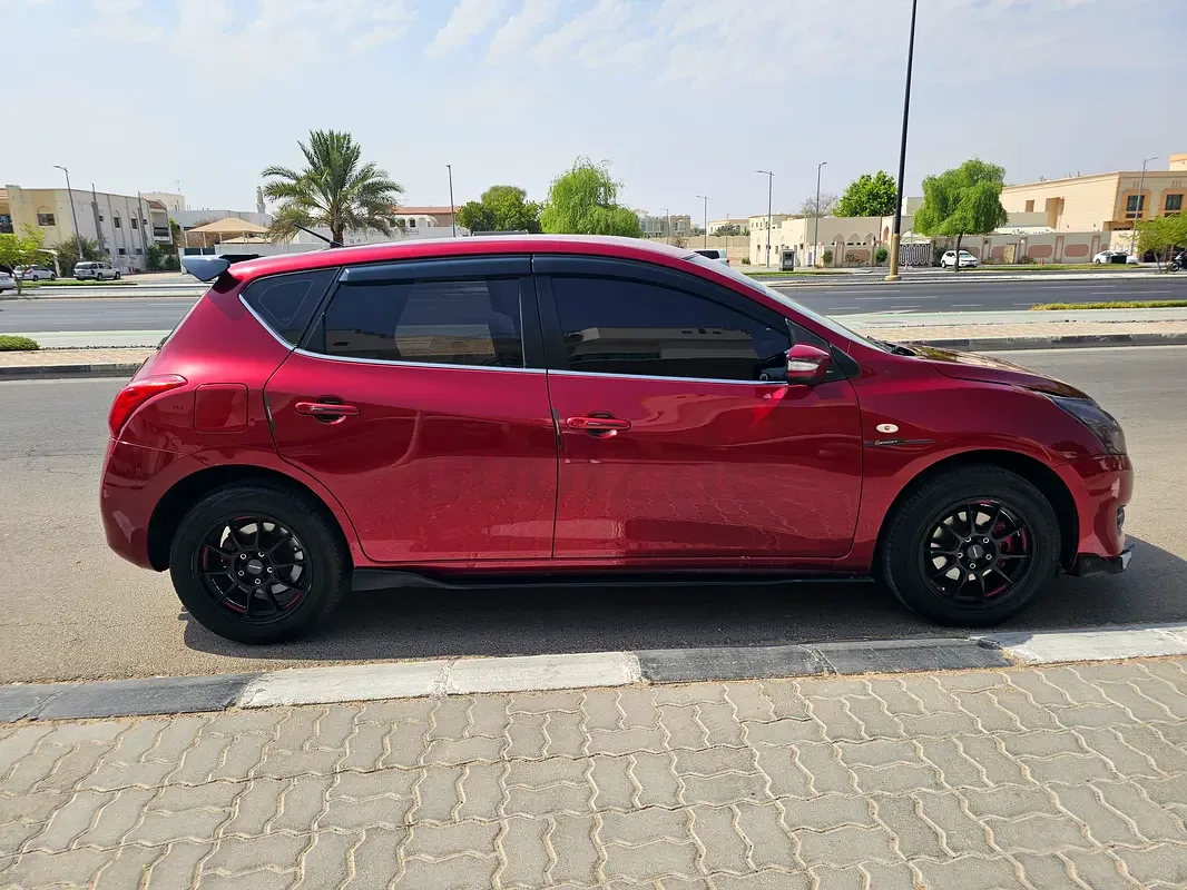 Nissan Tiida 1.6 CVT (117 hp)