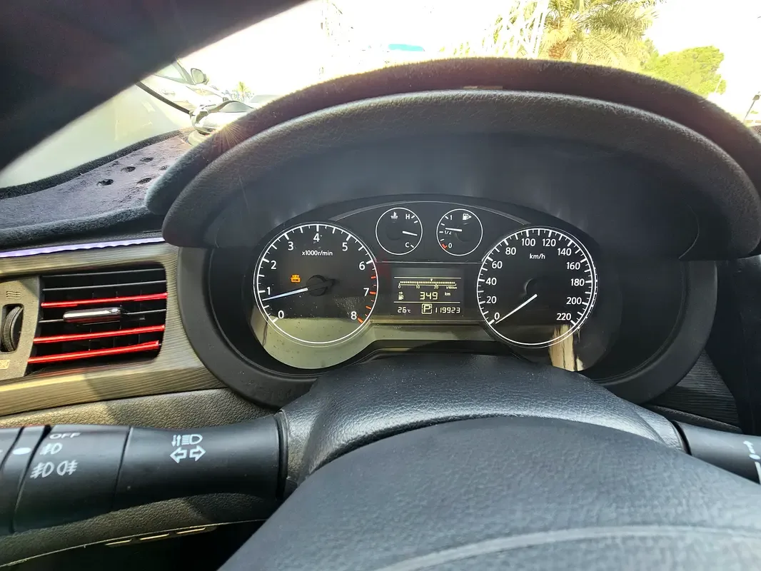 Nissan Tiida 1.6 CVT (117 حصان) - 10