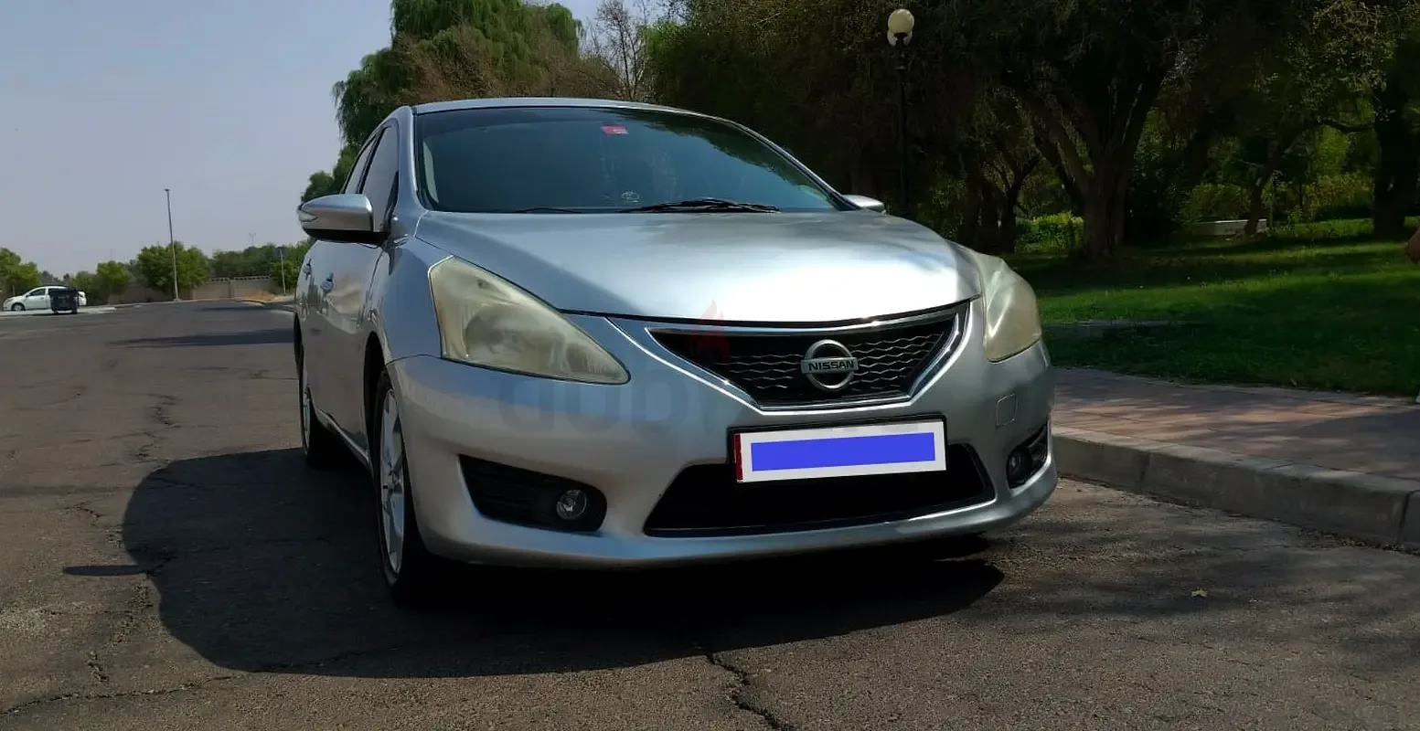 Nissan Tiida 1.6 CVT (117 hp)