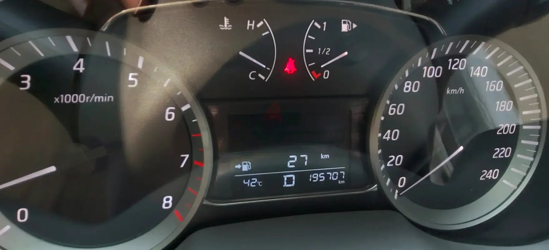 Nissan Tiida 1.6 CVT (117 حصان) - 8