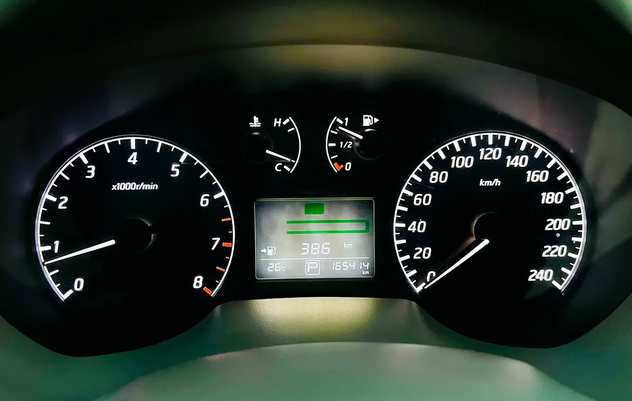 Nissan Tiida 1.6 CVT (117 حصان) - 9