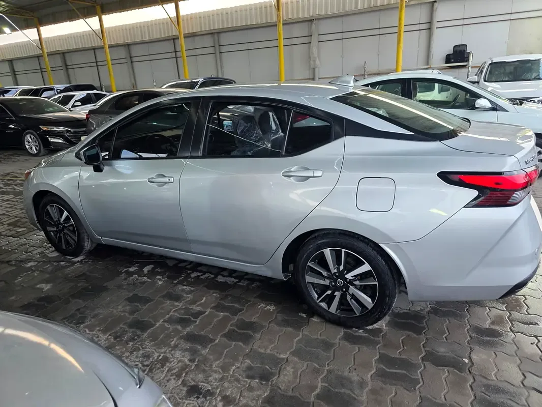 Nissan Versa 1.6 CVT (122 hp) - 11