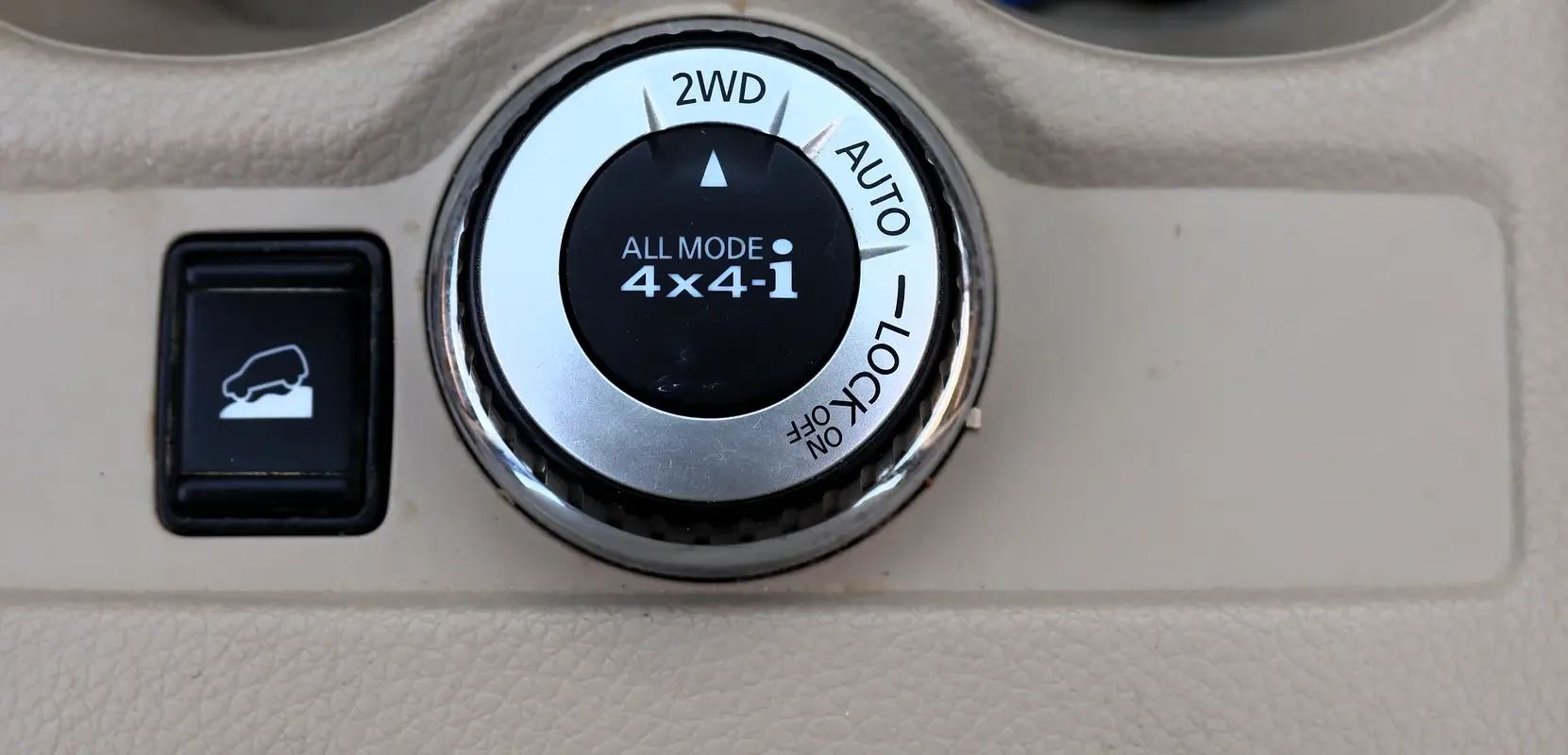 Nissan X-Trail 2.5 CVT 4WD (184 حصان) - 12