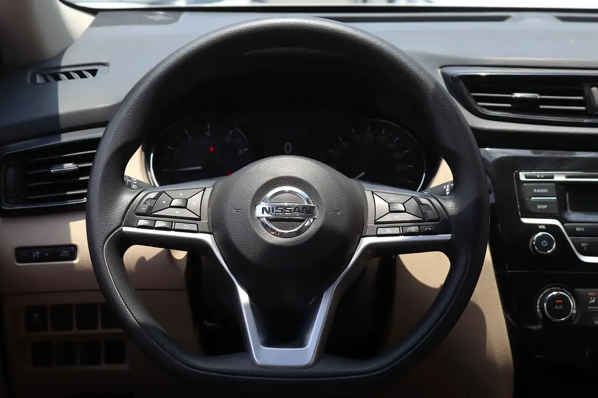 Nissan X-Trail 2.5 CVT 4WD (184 حصان) - 11