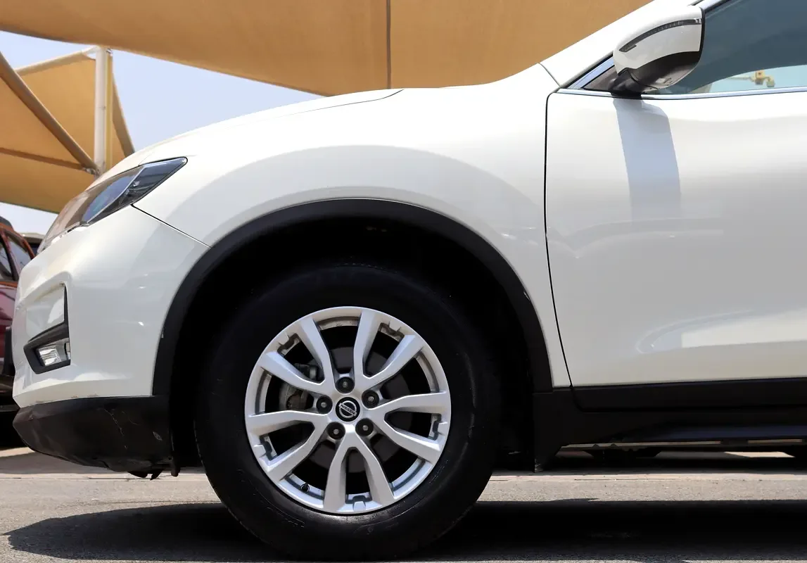 Nissan X-Trail 2.5 CVT 4WD (184 حصان) - 17