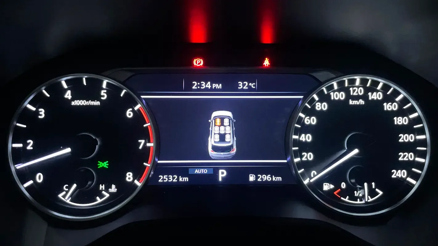 Nissan X-Trail 2.5 CVT 4WD (184 حصان) - 9