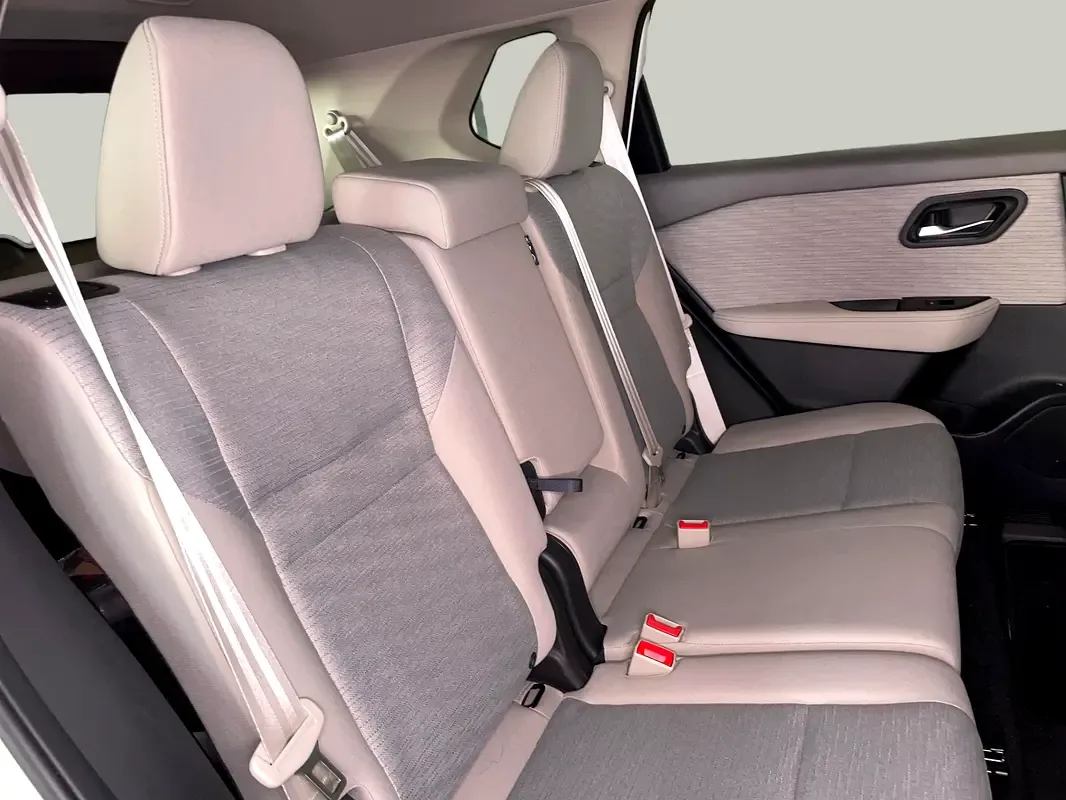 Nissan X-Trail 2.5 CVT 4WD (184 حصان) - 10