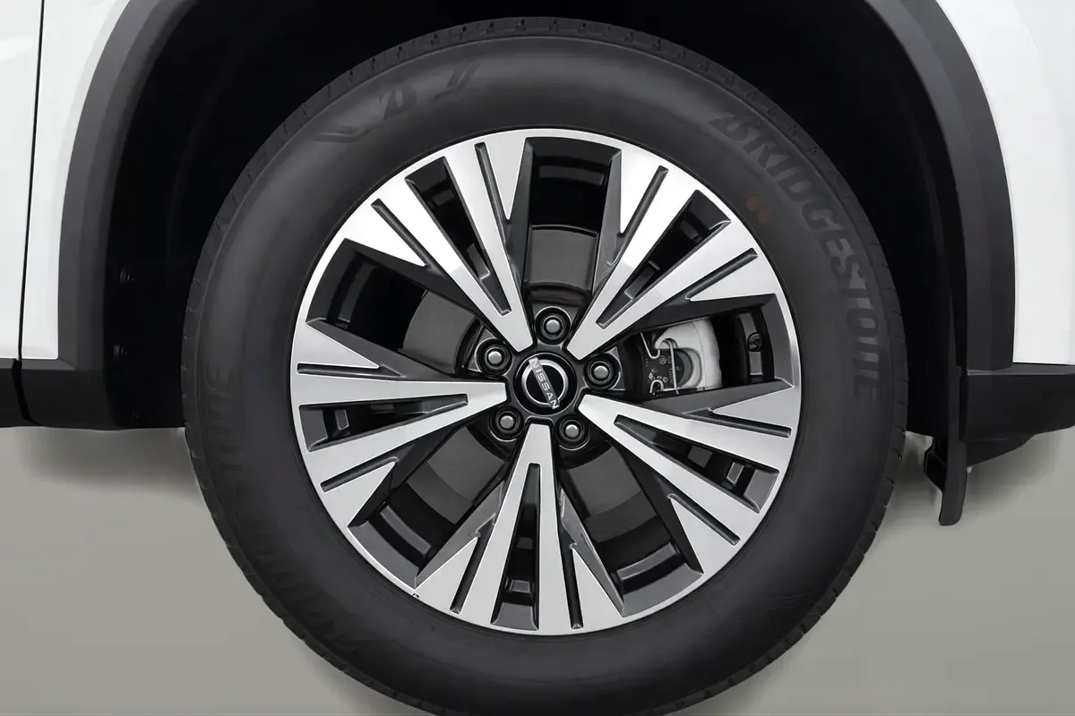 Nissan X-Trail 2.5 CVT 4WD (184 حصان) - 12