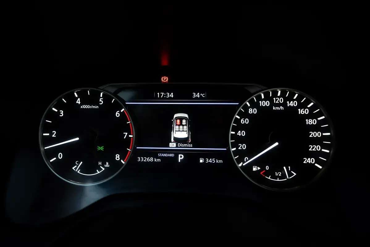 Nissan X-Trail 2.5 CVT 4WD (184 حصان) - 15