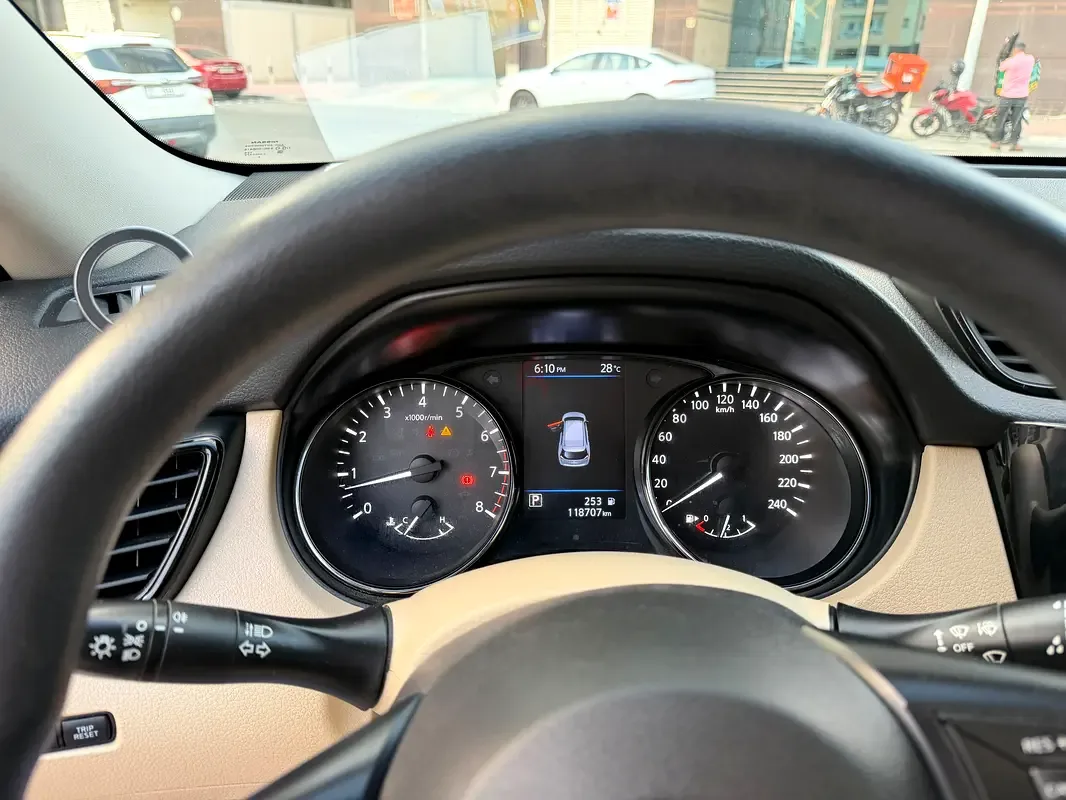 Nissan X-Trail 2.5 CVT AWD (171 حصان) - 10