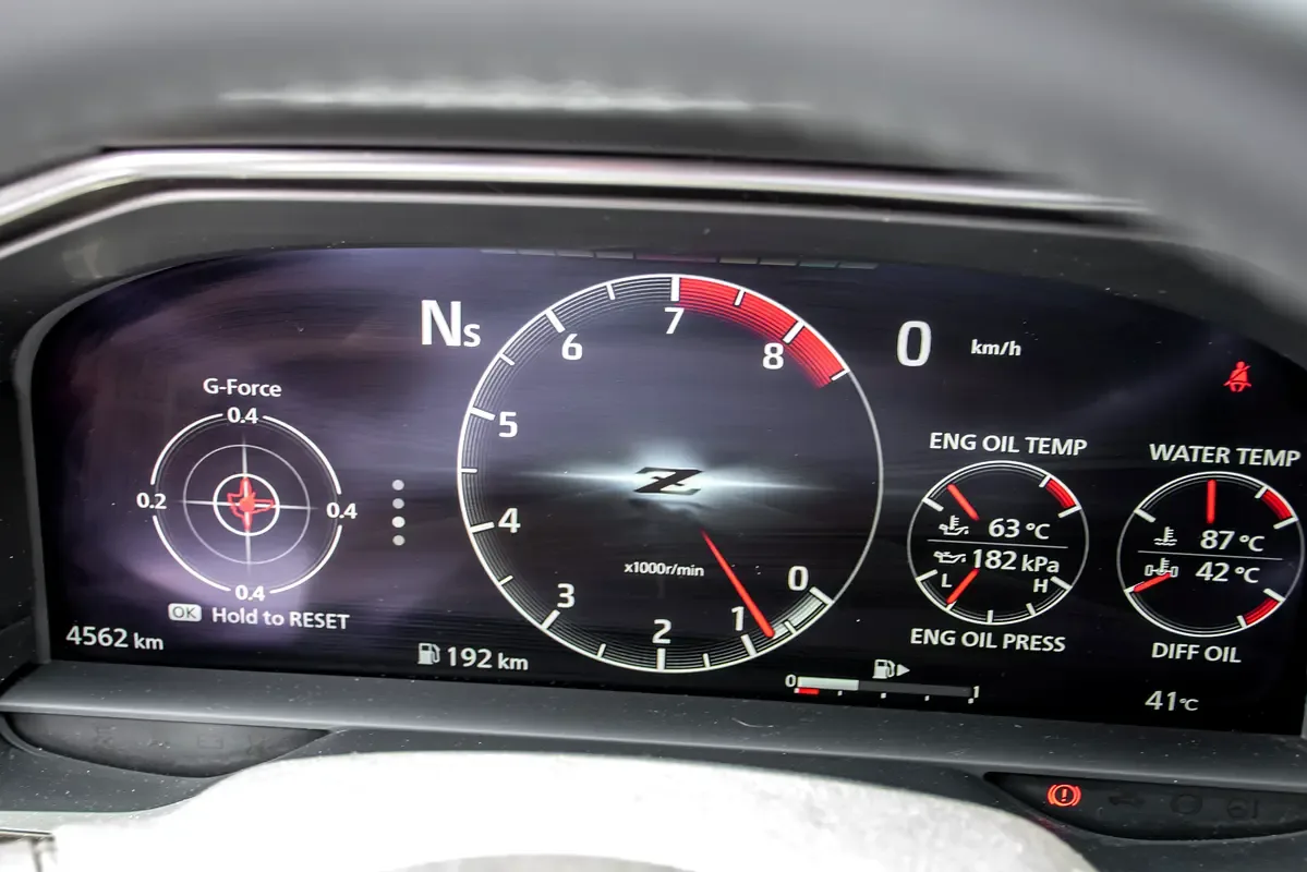 Nissan Z 3.0 MT (400 hp) - 9