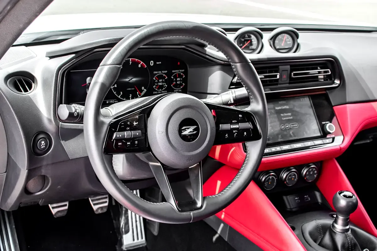 Nissan Z 3.0 MT (400 hp) - 14