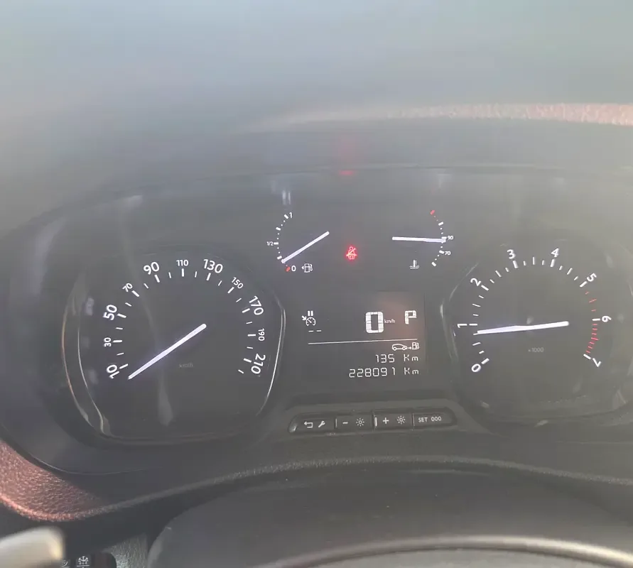 Opel Vivaro 2.0 D AT (150 hp) - 9