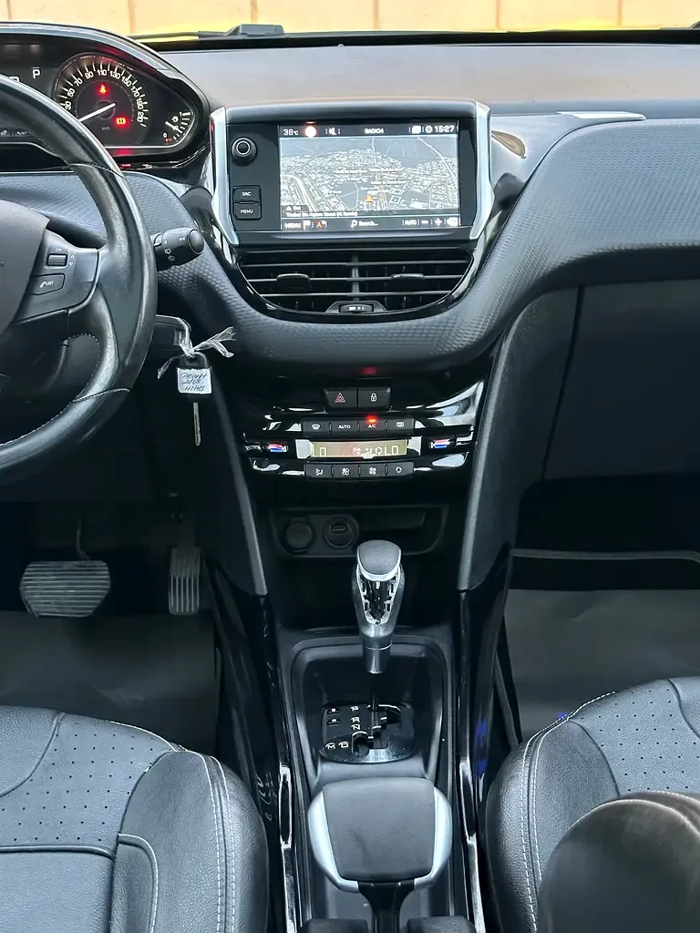 Peugeot 2008 1.2 AT (110 حصان) - 9