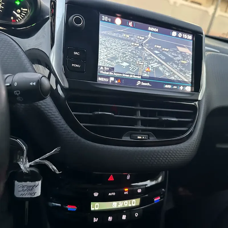 Peugeot 2008 1.2 AT (110 حصان) - 12
