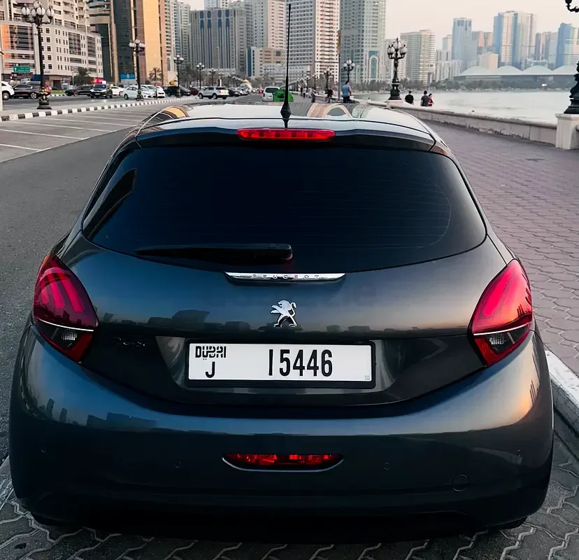 Peugeot 208 1.2 AT (110 حصان) - 5