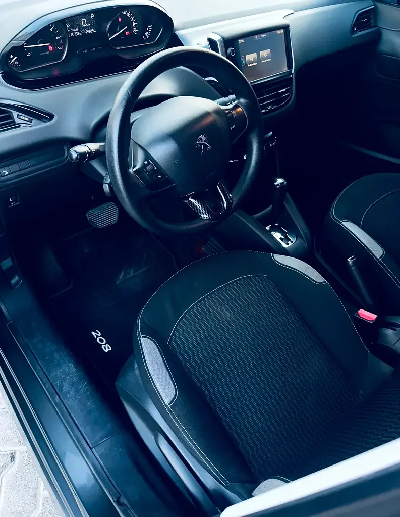 Peugeot 208 1.2 AT (110 حصان) - 8