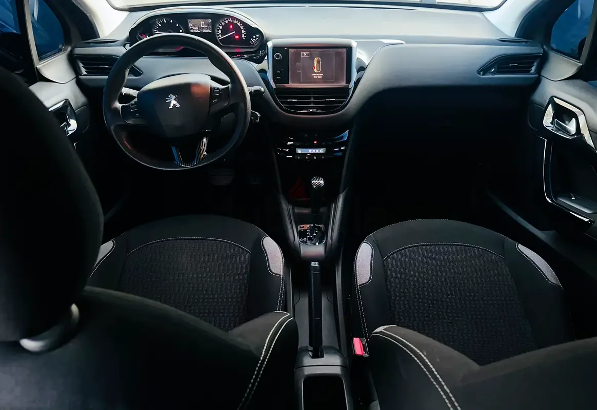Peugeot 208 1.2 AT (110 حصان) - 9