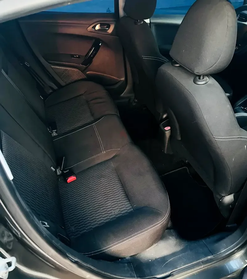 Peugeot 208 1.2 AT (110 حصان) - 11