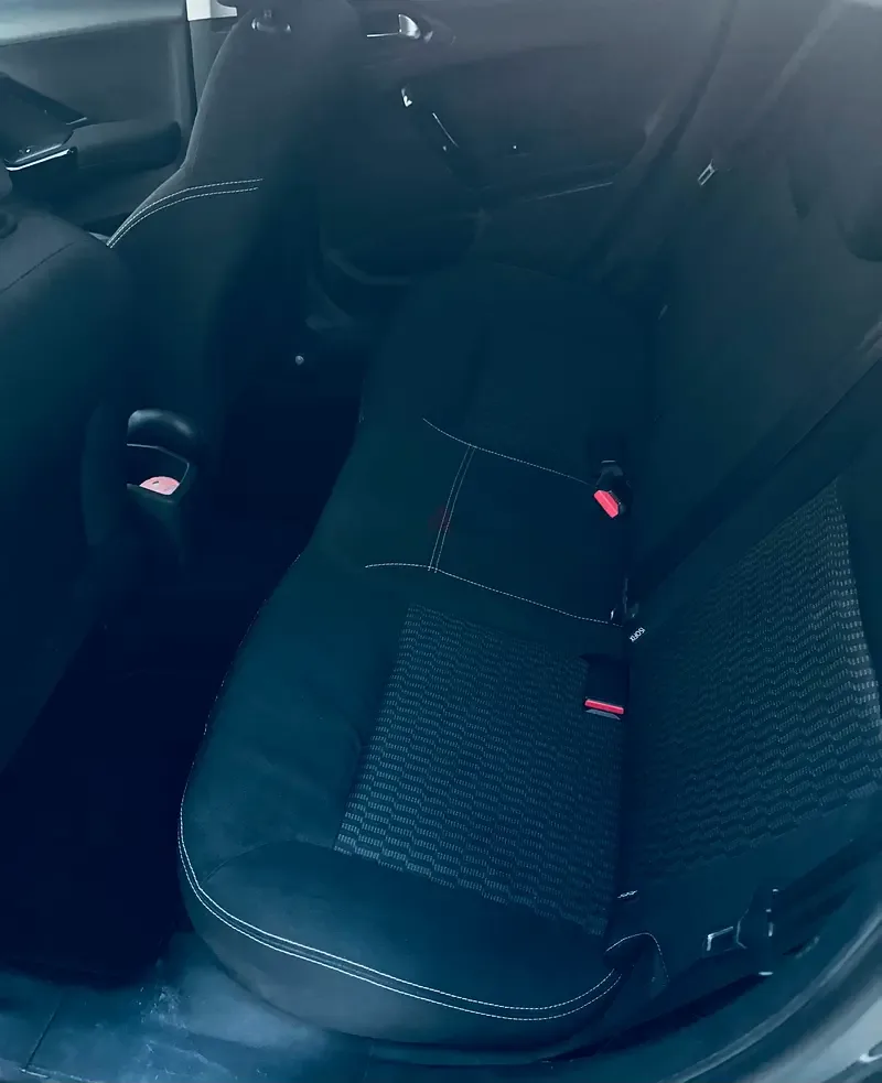 Peugeot 208 1.2 AT (110 حصان) - 12